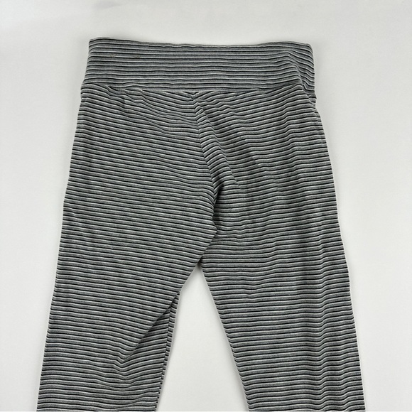 Amerian Eagle Leggings Womens Large Gray Black Striped - Picture 11 of 11
